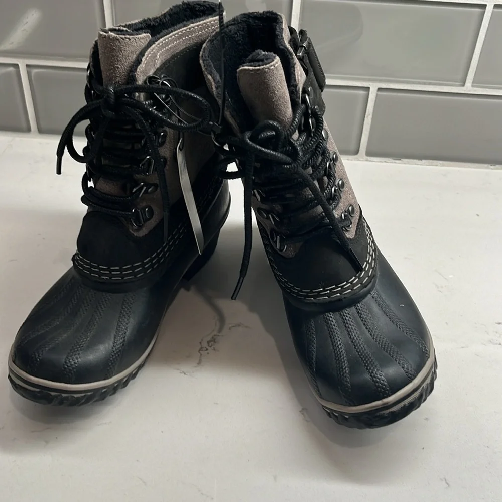 Sorel Winter Fancy Lace II Womens Size 5 Gray Black Waterproof Boots NL2125-011‎
